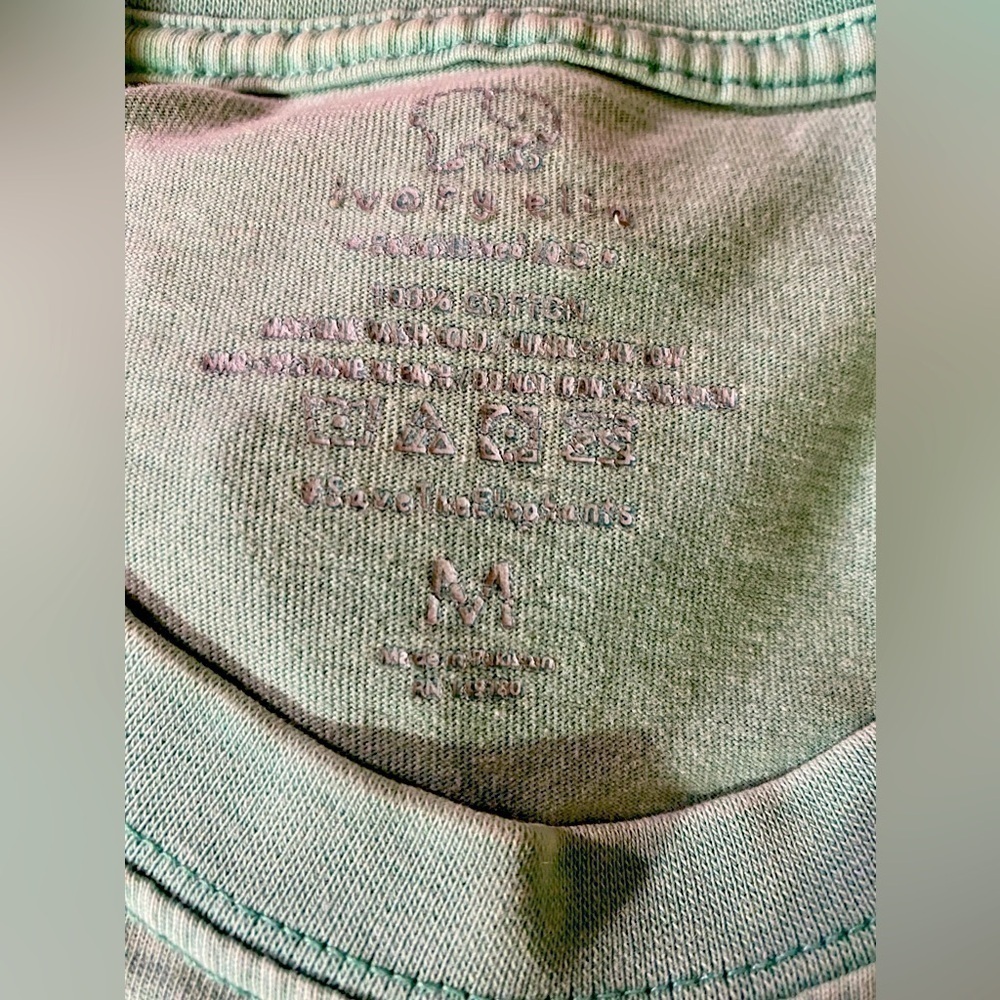 Ivory Ella LS Women’s Cotton Tee Shirt Elephant Graphic on Back Size M Like New - Picture 3 of 3